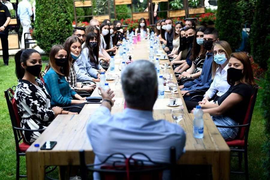 Presidenti Thaçi zotohet për edukim dhe zhvillim profesional të të rinjve