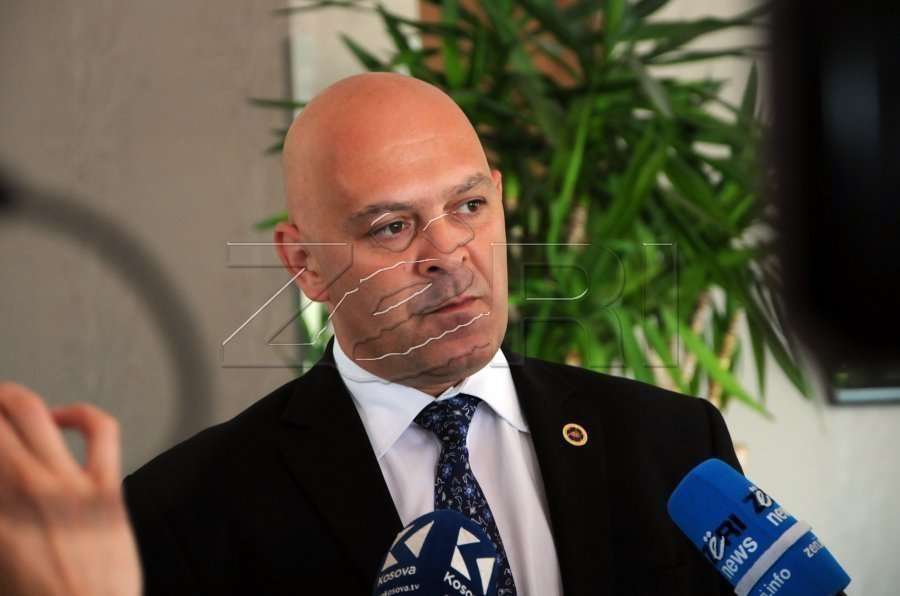 Gjini: AAK s’del nga koalicioni, duhet të gjendet zgjidhja për Presidentin pa shkuar vendi në zgjedhje