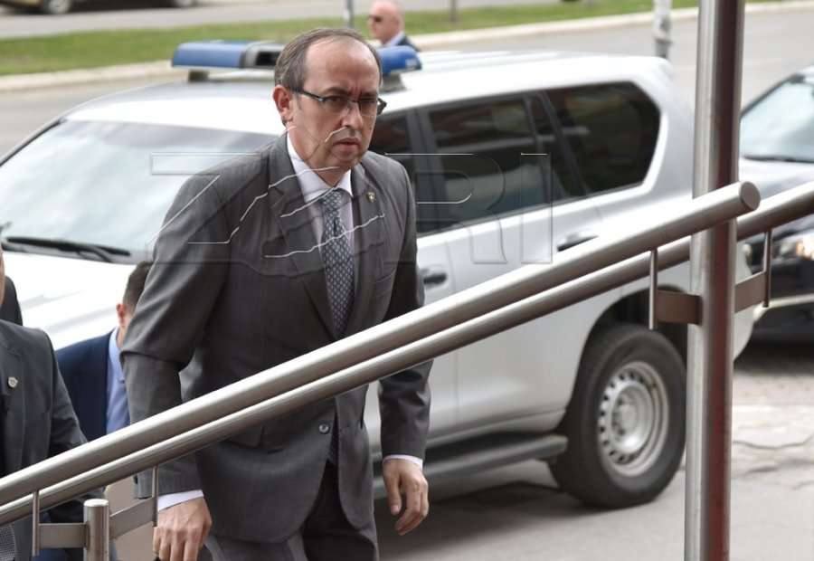 Kryeministri Hoti “sulmon” inspektorët nga shtëpia