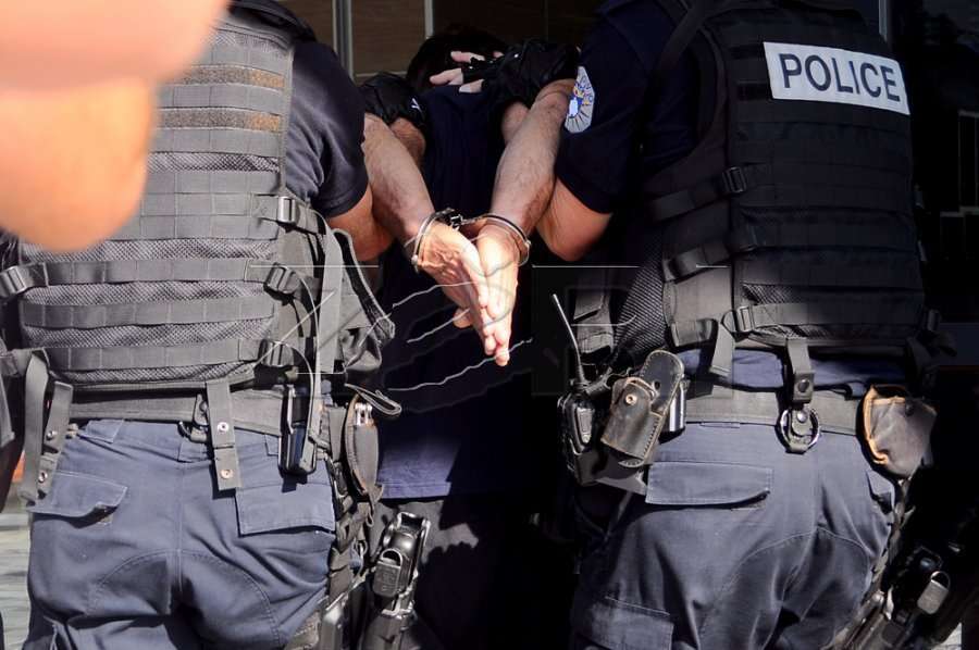 Dy muaj paraburgim për dy persona që sulmuan policët në Ferizaj
