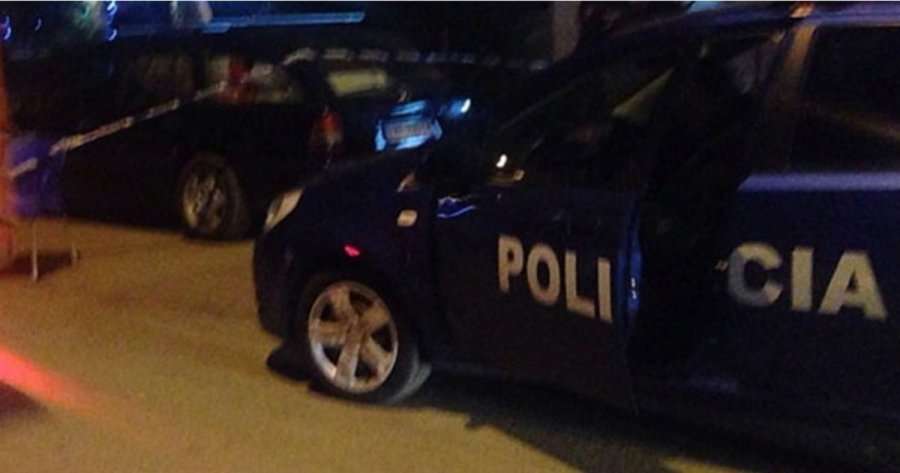 Përfshihet nga flakët një fabrikë në Tiranë, vdes një 64-vjeçar