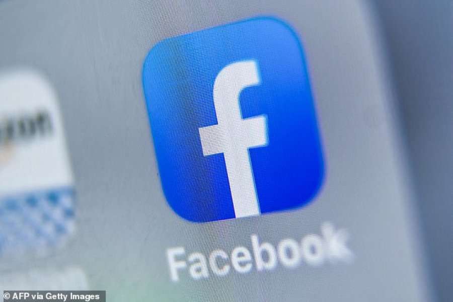 “Facebook”-u nis fshirjen e teorive konspirative mbi vaksinën e COVID-19