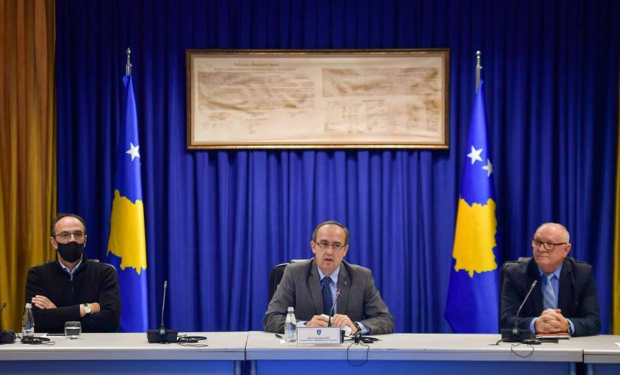 Hoti: Çështja e të pagjeturve do të zgjidhet me arritjen e marrëveshjes përfundimtare me Serbinë
