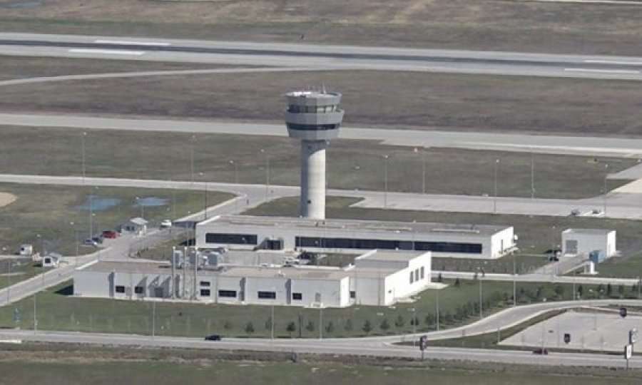 Kush janë tre shqiptarët, të afërt me aviokompaninë që tentoi të ulej pa leje në Aeroportin e Prishtinës