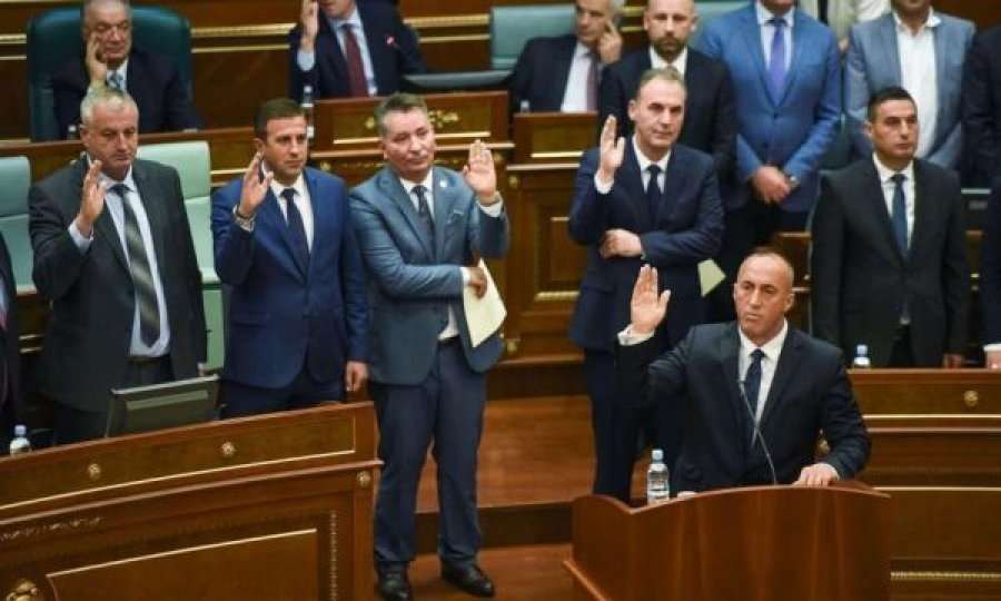 Ministrat e Haradinajt do të marrin paga edhe për një vit