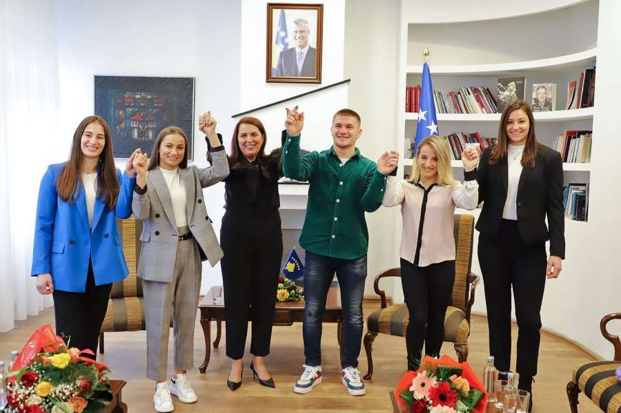 Ministrja Vlora Dumoshi me xhudistët: Në Tokio më të fortë se kurrë!