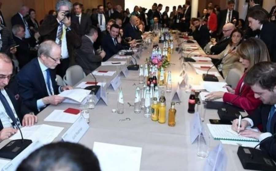 Nis diskutimi në Munih, Kurti e Vuçiq përballë njëri-tjetrit
