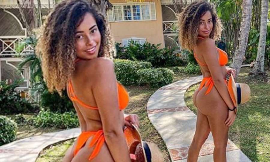 Bukuroshja angleze i reklamon të pasmet seksi, e pyesin nëse i ka rritur