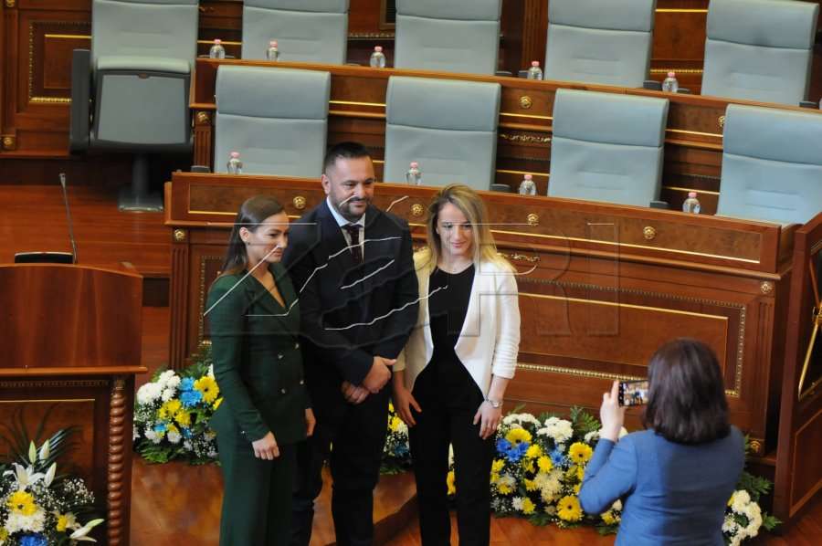 E pranishme në seancën e sotme solemne të Kuvendit ishte edhe Majlinda Kelmendi, Vjosa Osmani me fjalë të mëdha për kampionen olimpike