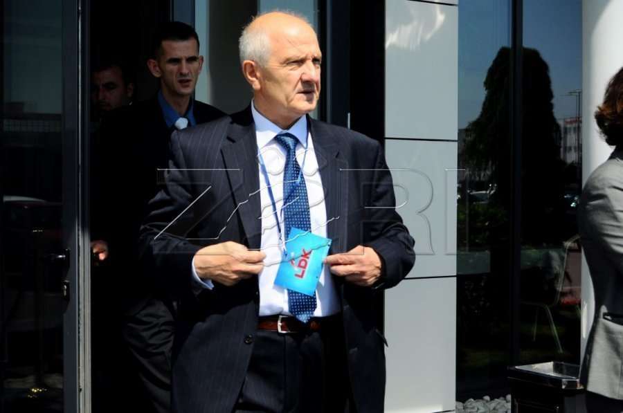 Fatmir Sejdiu komenton vizitën e Albin Kurtit te varri i Rugovës