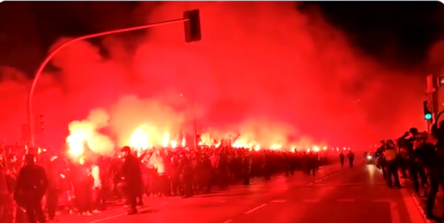 Atmosfera e jashtëzakonshme e tifozëve të Atletico Madridit para ndeshjes me Liverpoolin