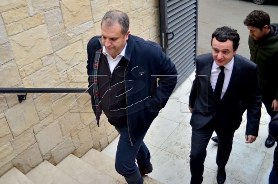 Shpend Ahmeti i gatshëm të takohet me Albin Kurtin