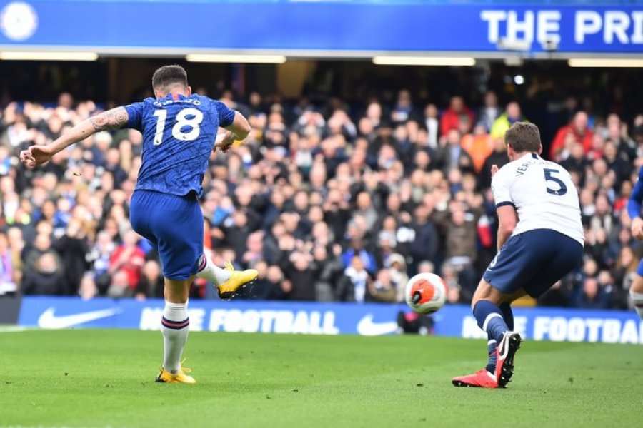 Tottenham i Mourinhos vazhdon vuajtjet, Chelsea festoi në derbi