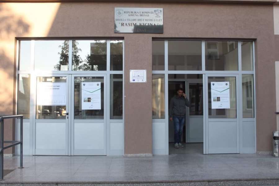 Suspendohet mësimdhënësi i cili ushtroj dhunë fizike ndaj nxënësit