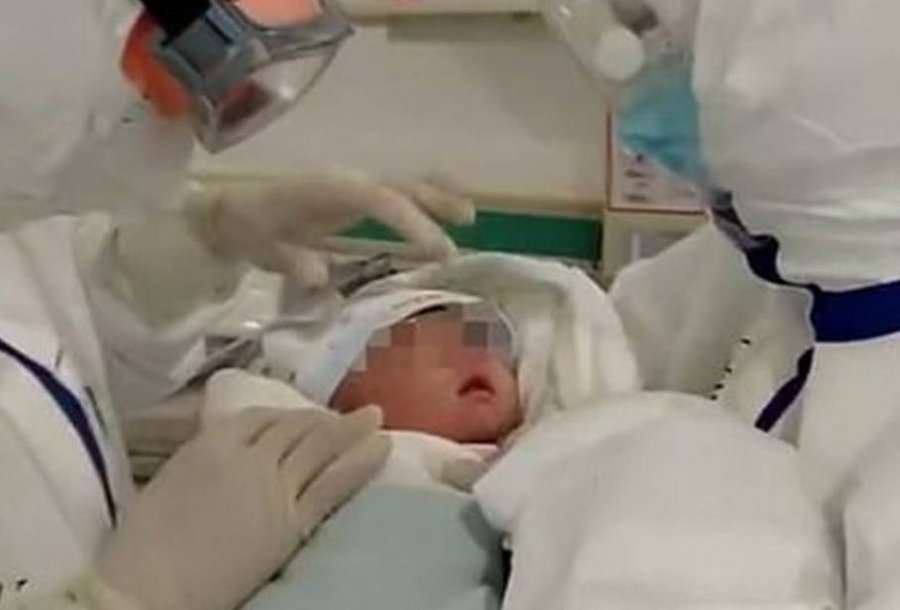 Mrekulli: Bebja 17 ditëshe shërohet nga koronavirusi pa asnjë mjekim