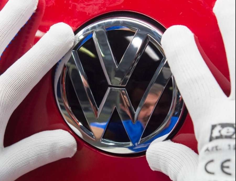 Volkswagen tregon më në fund se si do duket Golf GTI