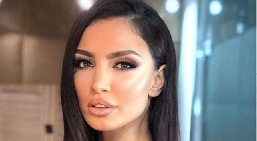 Genta Ismajli shfaqet plot stil brenda veturës luksoze