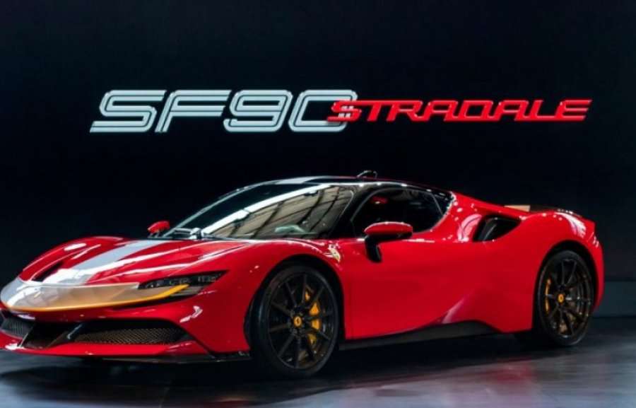 Pamje që tregojnë se si prodhohet Ferrari SF90 Stradale