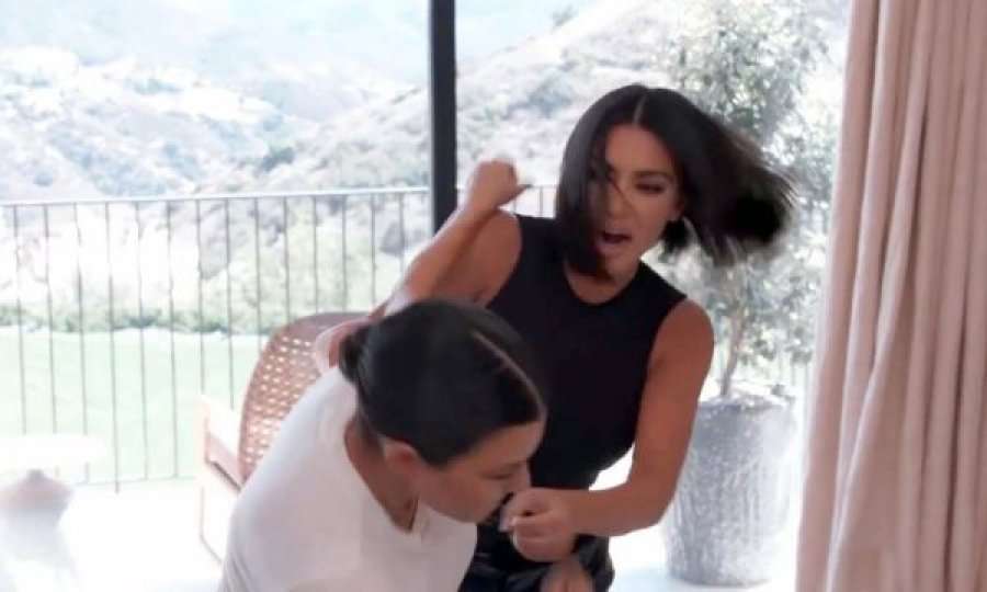 Rrahen motrat Kardashian, pamjet publikohen në rrjetet sociale