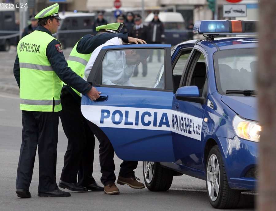 Pamje/Aksion i policisë shqiptare për parandalimin e kultivimit të bimëve narkotike
