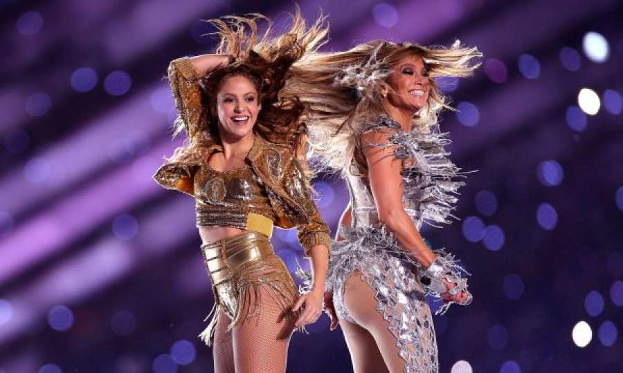 Shakira dhe JLo e tepruan me ‘erotizëm’ në Superbowl, mijëra persona nëshkruajnë peticion ankese