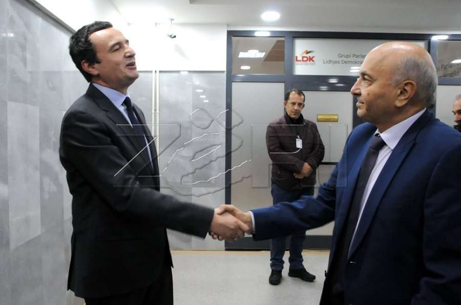 Takohen përsëri Kurti e Mustafa, kësaj radhe për taksën