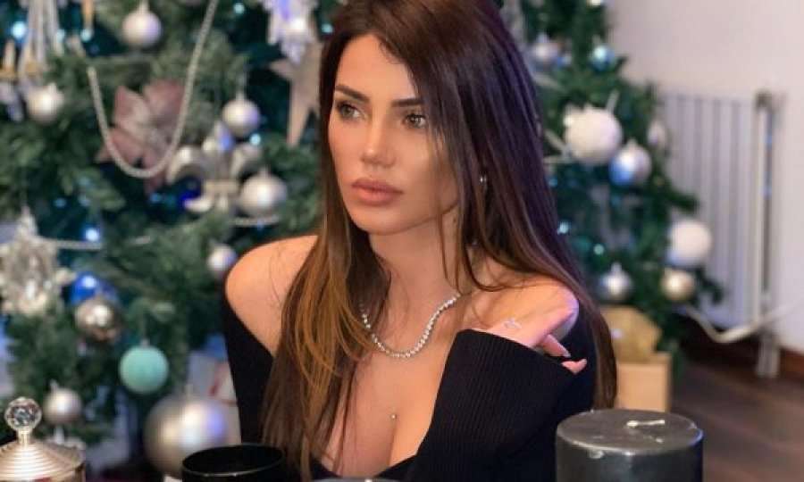 E veshur e gjitha në Gucci, Morena Taraku ngreh gishtin e mesëm për 900 mijë ndjekësit e saj