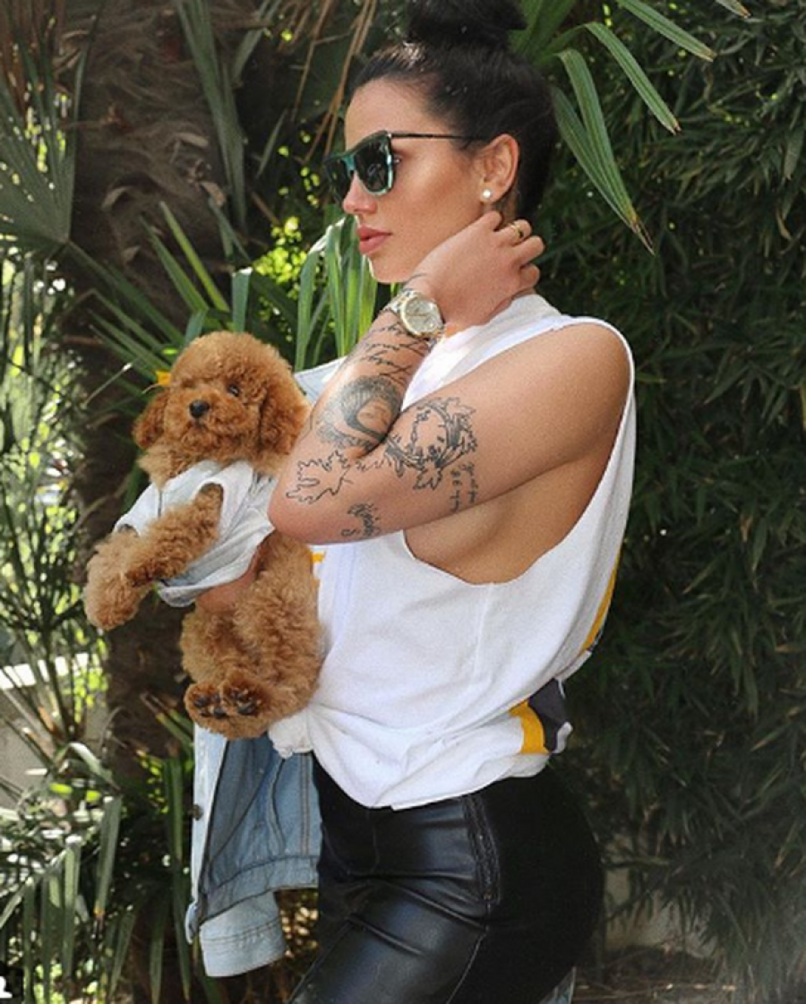 Morena kopjon Kylie Jennerin, vesh rrobat që u bënë ‘hit’ në internet