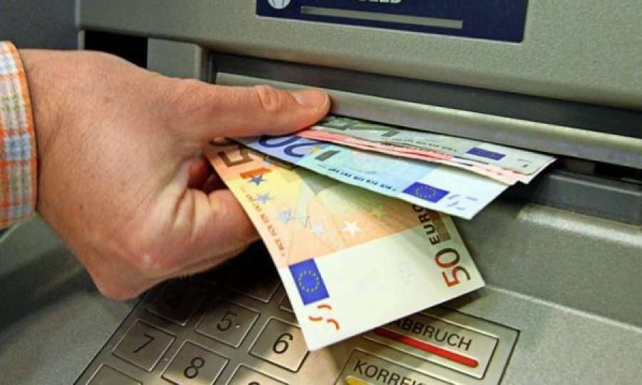 Punëtorët e shtetit mund të mbesin pa rroga