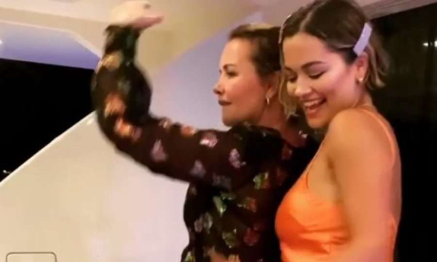 Rita me nënën bëjnë lëvizje provokuese me hitin ‘Zemër’ të Dhuratës