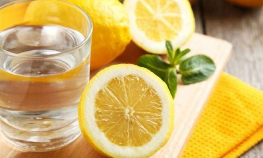 Ujë me limon: Gabimi të cilin të gjithë e bëjnë