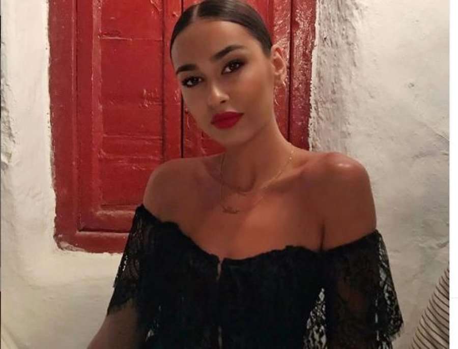 S’i duhet fotoshopi, ia ka falë Zoti bukurinë