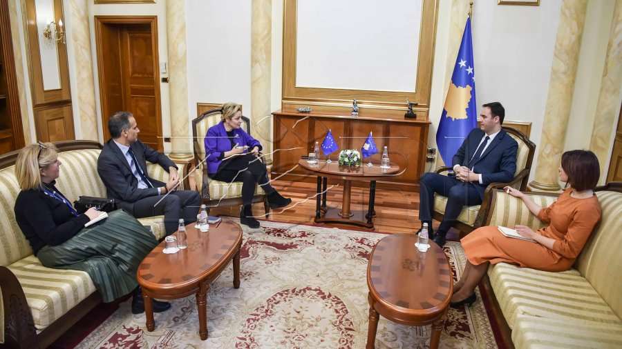 Konjufca takohet me Apostolovën, diskutojnë për zhvillimet politike në vend