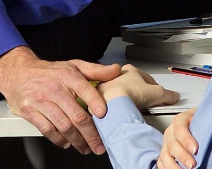 Skandal në Vushtrri, arrestohet profesori 51 vjeçar që ngacmoi seksualisht dy nxënëset 16 vjeçare