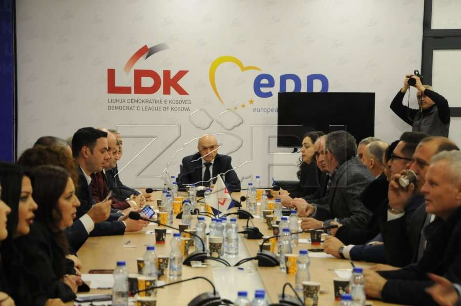 Pas dy orësh diskutimi, përfundon mbledhja e Kryesisë së LDK-së