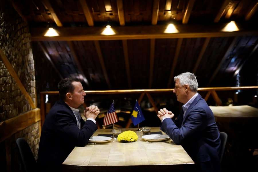 Thaçi flet pas darkës me Grenell, tregon për çfarë biseduan