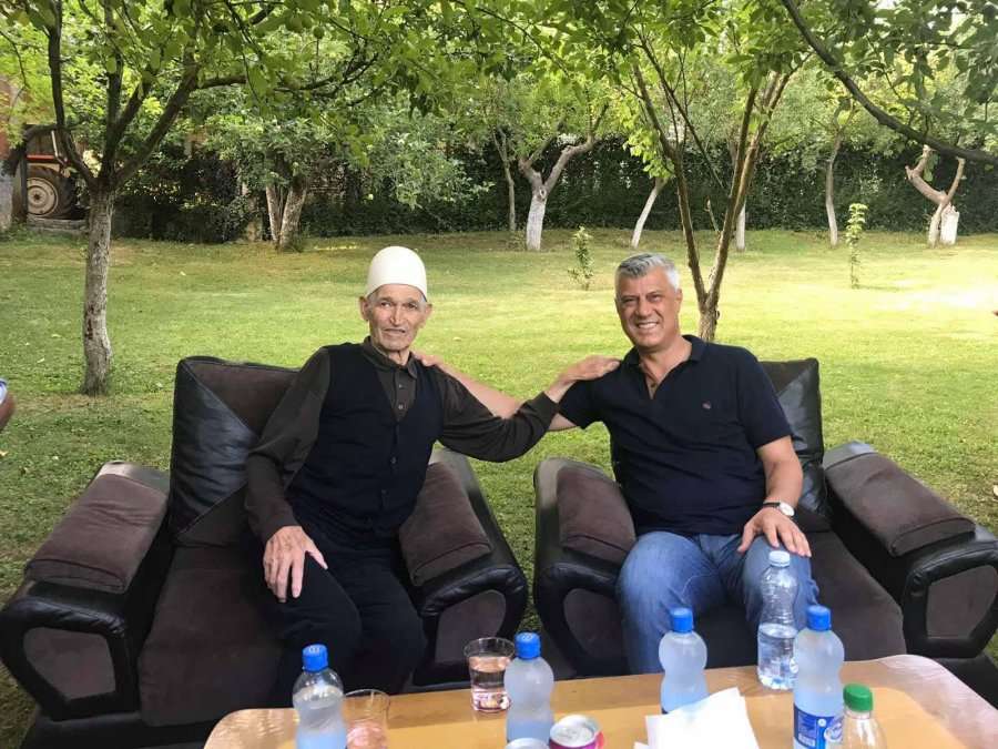 Thaçi vazhdon vizitat te familjet e dëshmorëve e martirëve të luftës së fundit