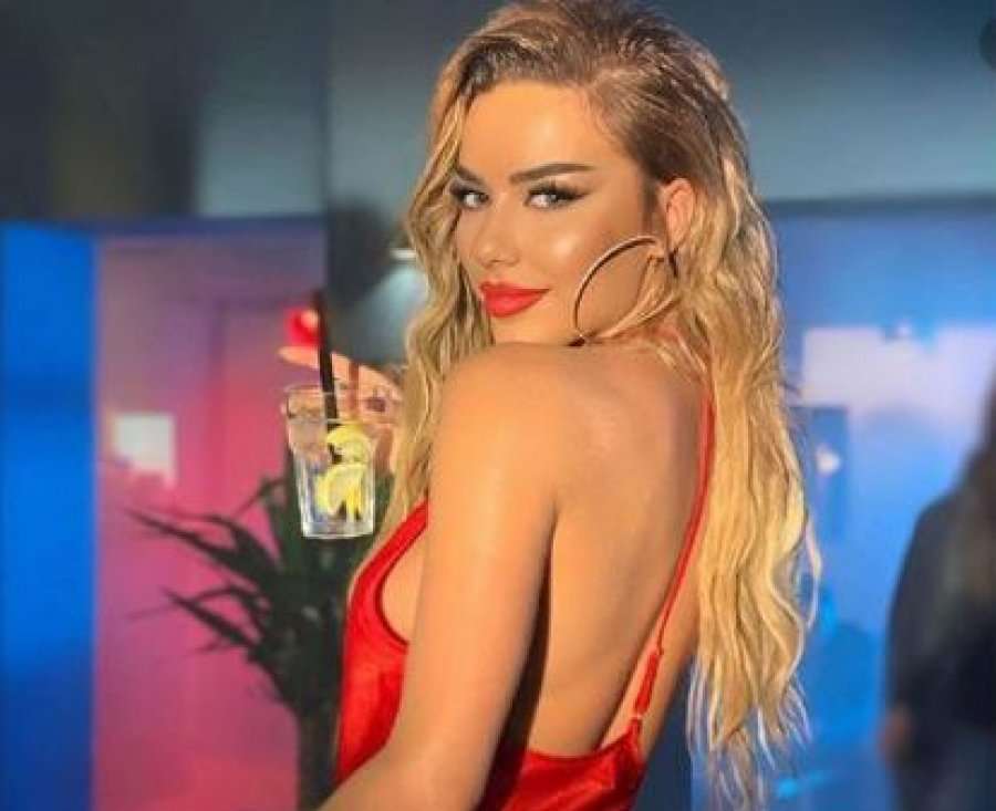 Tayna nënshkruan kontratë me Sony Music