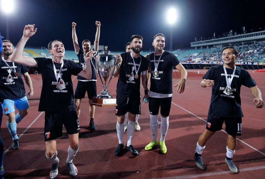 Ndeshja e Kupës fatale, nëntë futbollistë infektohen me koronavirus