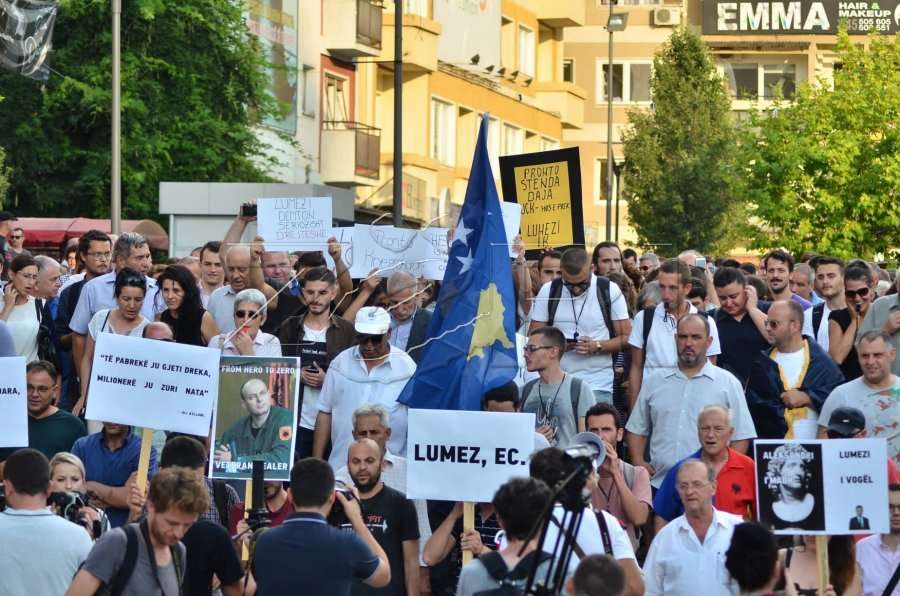 Fillojnë reagimet, shpallja e gjendjes së jashtëzakonshme rrezikon të nxit protesta
