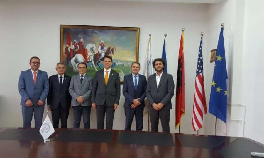 Konferenca e Rektorëve kërkon unifikim të sferës politike përballë problemeve që ka Kosova