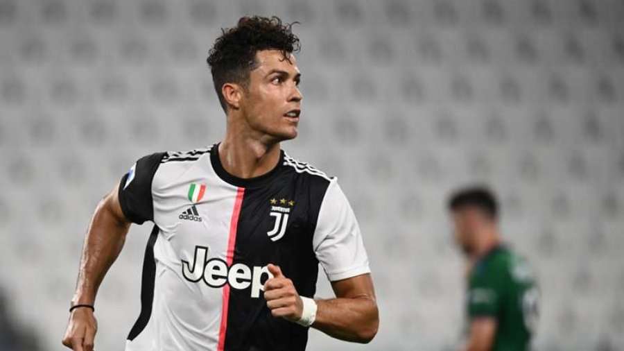 Sarri lavdëron Ronaldon: Ai është kampion me këmbët dhe mendjen e tij