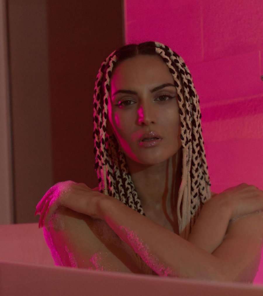 “Rose” e sjell Sheilën tejet sensuale