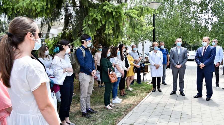 MSH-ja angazhon 50 profesionistë shëndetësorë në luftën kundër COVID-19
