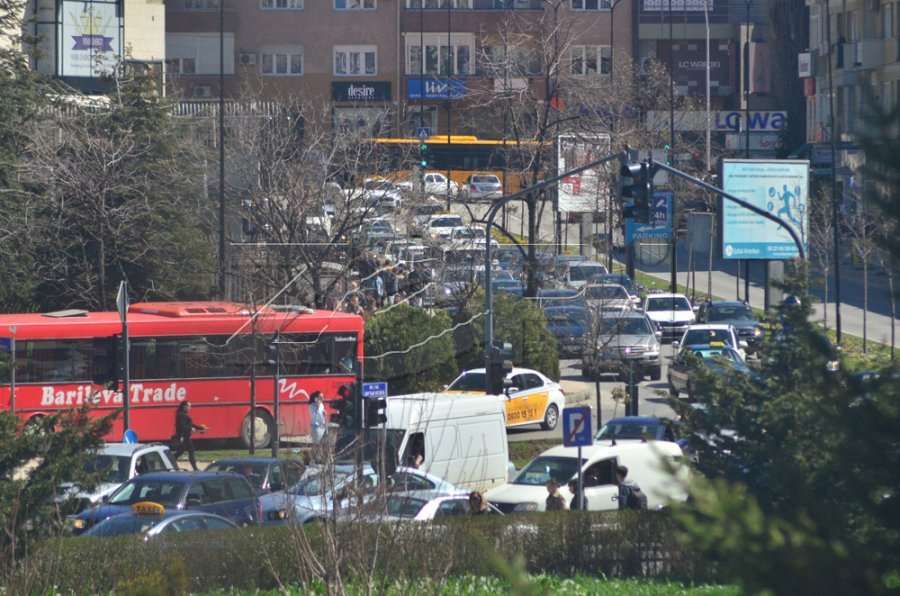 Në Prishtinë i infektuari me koronavirus del rrugëve, e rrahin disa persona