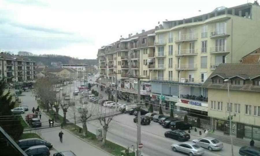 I infektuari me koronavirus hyn në një bankë në Suharekë