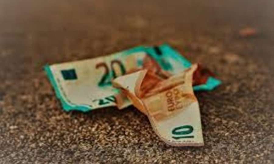 Keni gjetur ndonjëherë para në tokë? Ja çfarë thotë kjo për ju