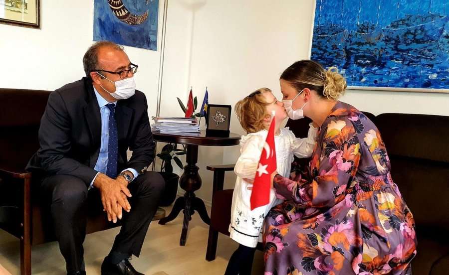 Shërohet 3-vjeçarja Hira Ferati e cila kishte 50% djegie trupore