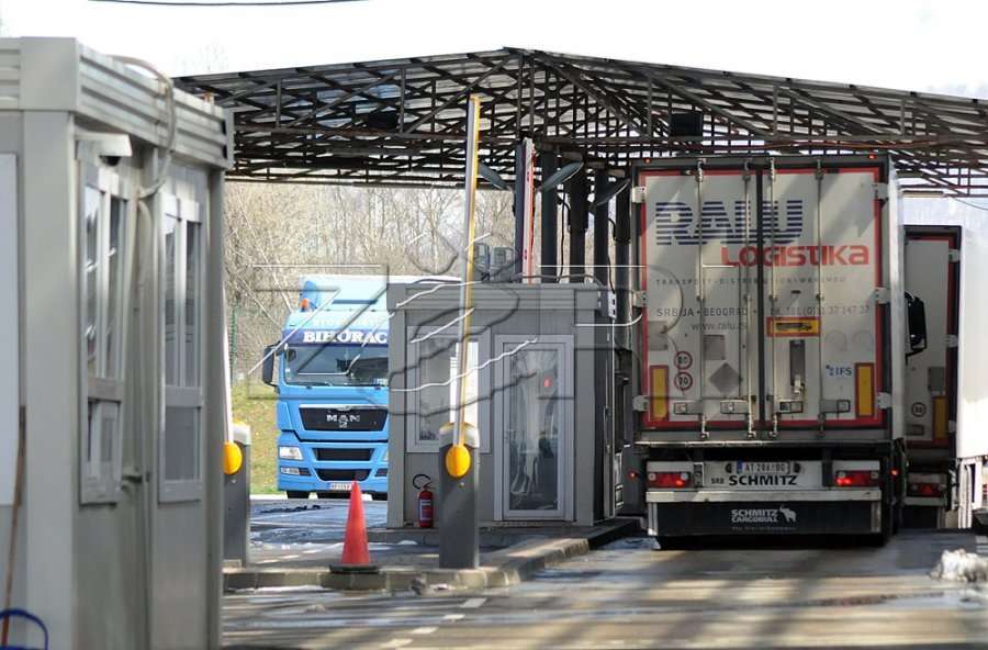 Ndalohen kamionët me mallra serbe edhe në Jarinje