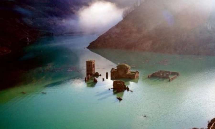 Fshati që është nën ujë që nga viti 1994 mund të shfaqet përsëri